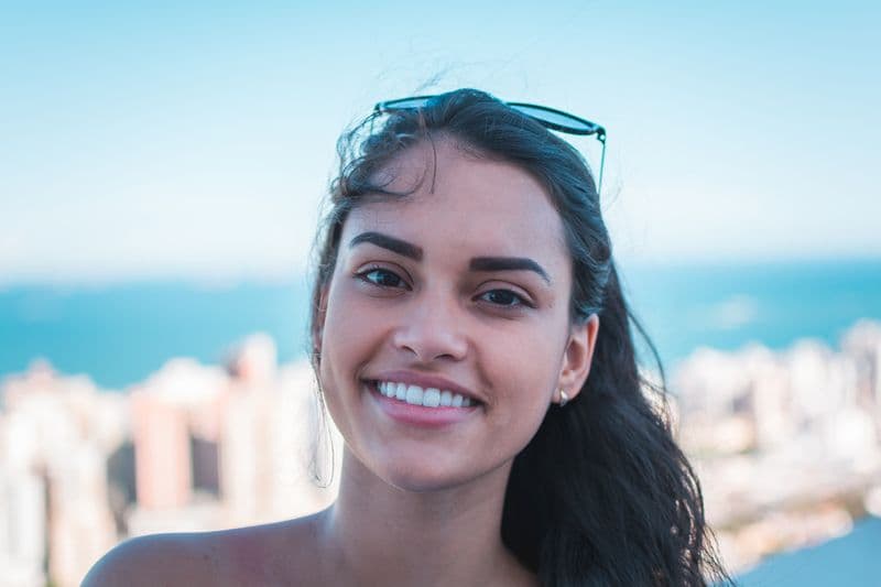 Smiling woman enjoying a sunny day in casual style